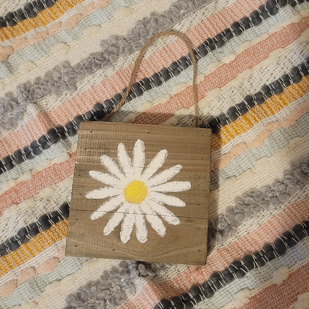 Small hand painted daisy wood sign